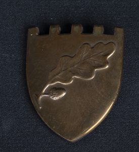 [Gold Plated Vanderbilt Oakleaf Shield]