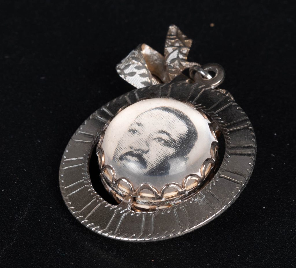 [Martin Luther King, Jr. Memorial Brooch in Silver Plate]